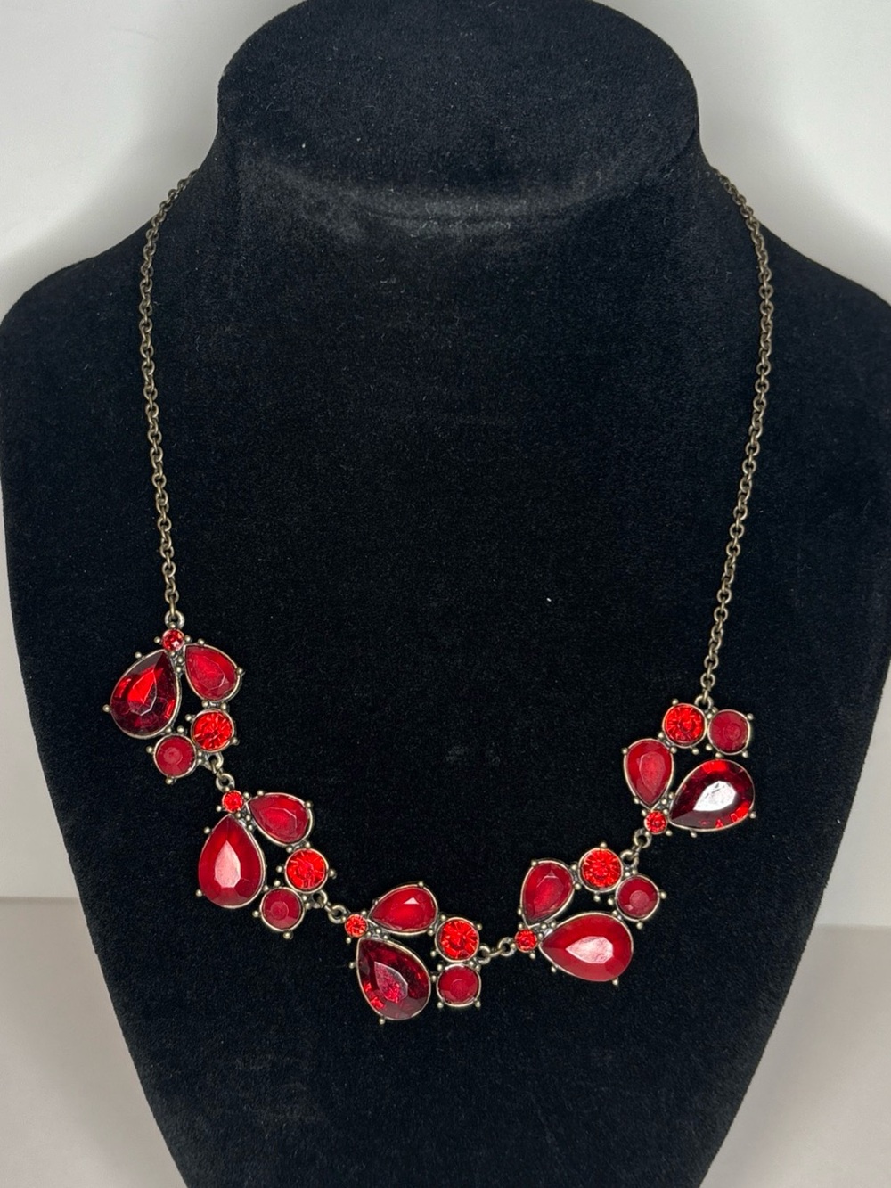 Vintage Nancy‎ & Rise NY Ruby Red Glass Stones & Bronze Tone 20” Chain Necklace
